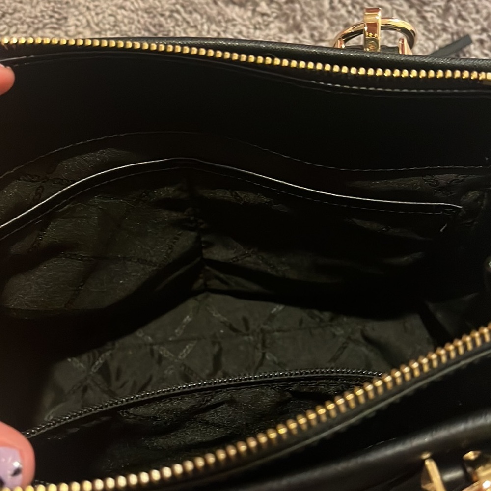 NWOT- Michael Kors small leather Crossbody detachable strap - Picture 4 of 9